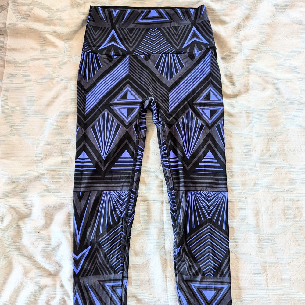 K-Deer Geometric Black and Blue Leggings, Size Medium